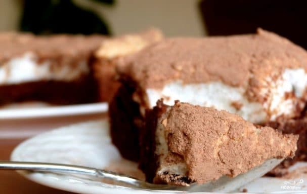 Chocolate pie with meringue