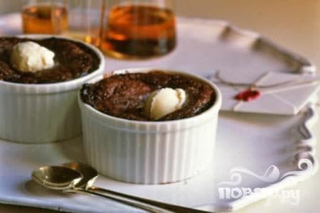 Chocolate pudding with ice cream