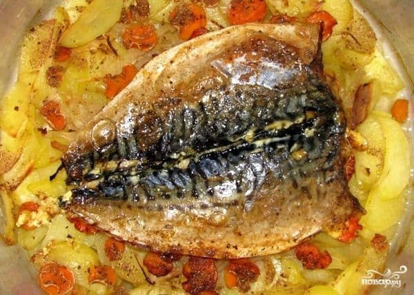 Скумбрія в духовці з картоплею