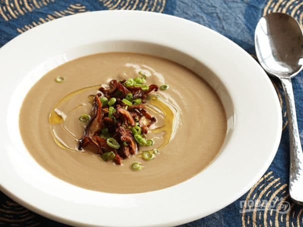 Cream of mushroom soup with porcini mushrooms