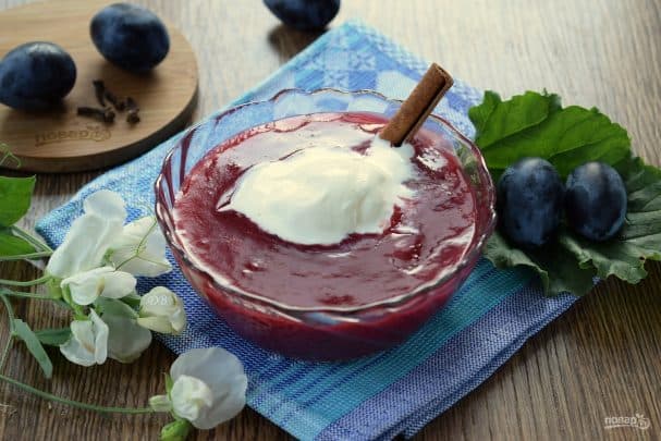Plum soup with rhubarb