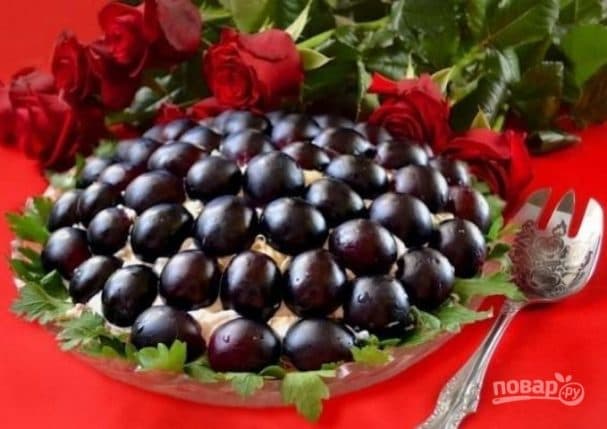 Слоёны салат з курыцай пад копчаннем