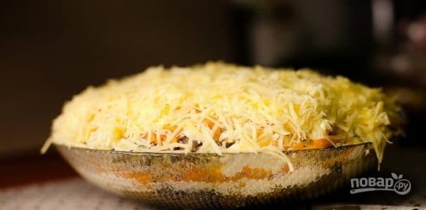 Слаёны салат з цыплінай печанкай