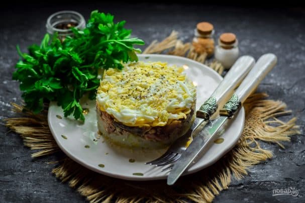 Шарний салат із скумбрією
