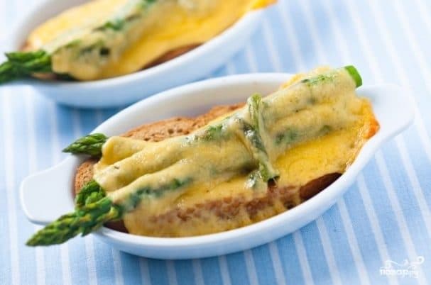 Asparagus with cheese