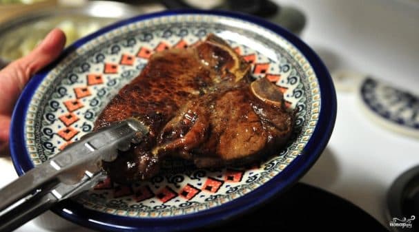 Steak with bone in a pan