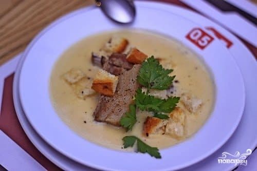 Pea soup purée with chicken