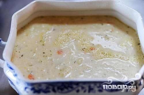 Cauliflower soup in chicken broth