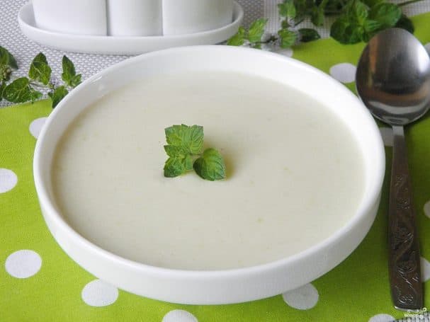 Zucchini soup with cheese