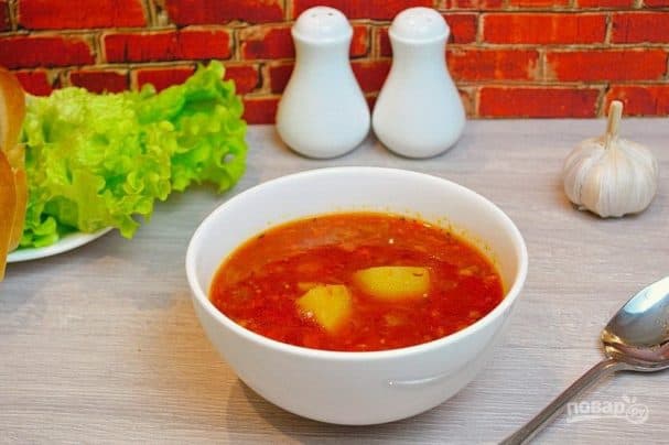 Anchovy soup in tomato