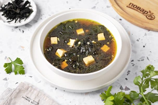 Soup with dried seaweed