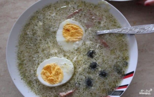 Суп с колбасой и яйцом