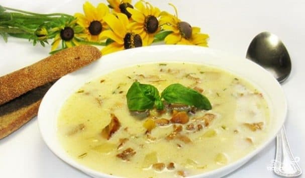 Суп з лисичками та сиром