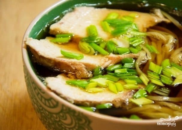 Суп з мясам і лапшай