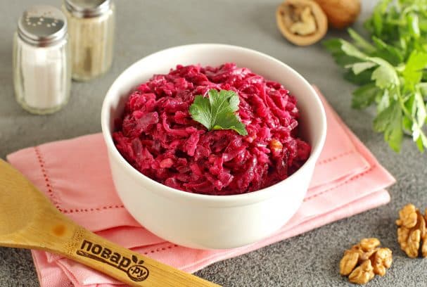 Свёкла з сырам і арэхамі
