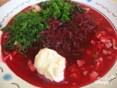 Свекальны суп з кавбасай
