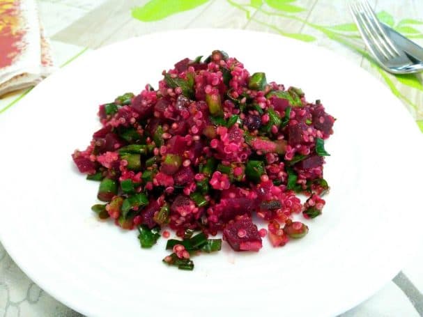 Салат з буряком і кіноа