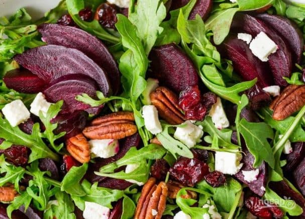 Beet salad with arugula