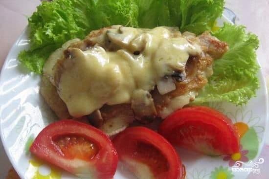 Pork with white mushrooms