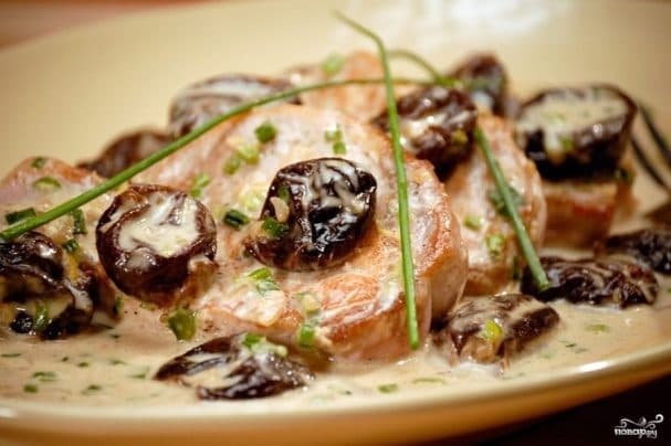 Pork with prunes in a multicooker