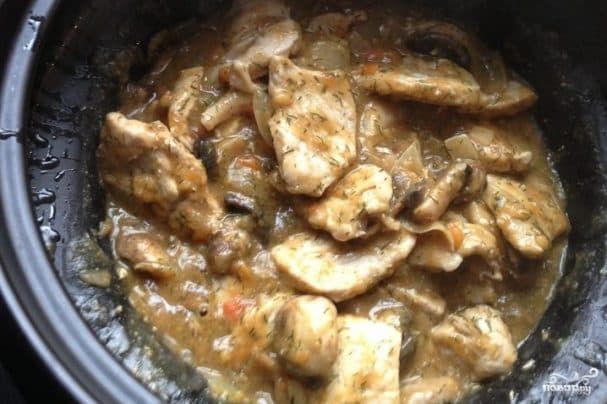 Pork with mushrooms in sauce