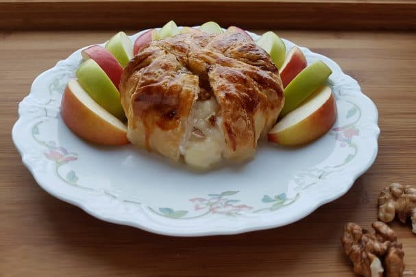Сыр, змешчаны ў цесте