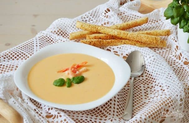 Cheese cream soup with shrimp
