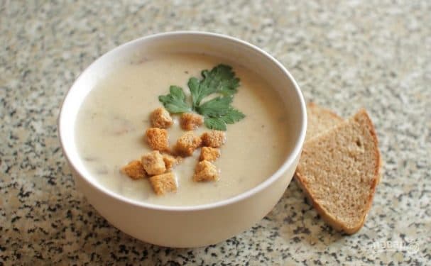 Cheese cream soup with chicken