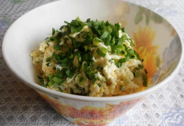 Сырны салат з часныком