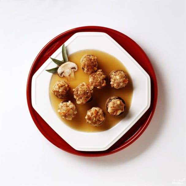 Meatballs with cabbage and hazelnuts