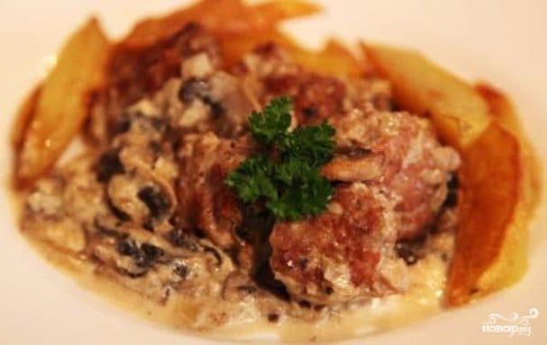 Meatballs in mushroom sauce