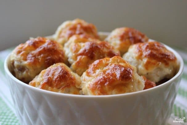 Meatballs in puff pastry