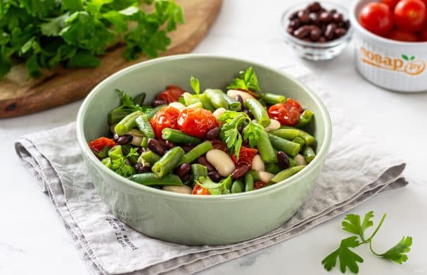 Warm salad with beans