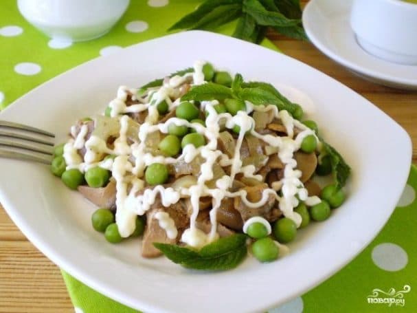 Теплый салат с куриной печенью