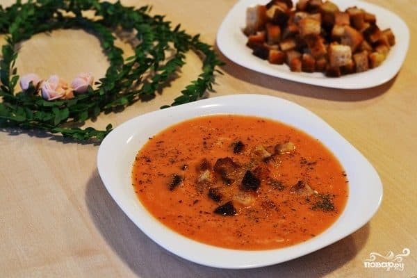 Томатний крем-суп із сиром