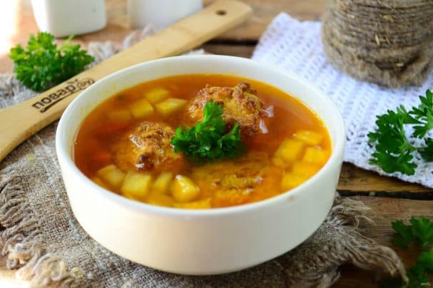 Tomato soup with meatballs