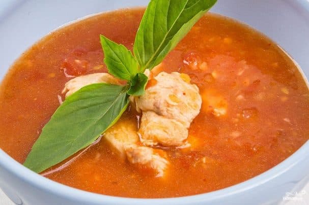 Tomato soup with turkey