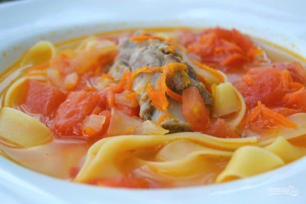 Tomato soup with noodles