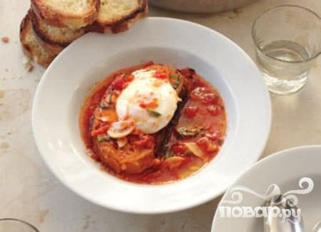 Tomato soup with eggs