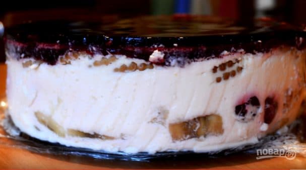 Cheesecake dessert with jelly