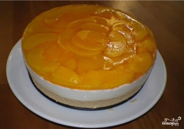 Cake with gelatin and sour cream