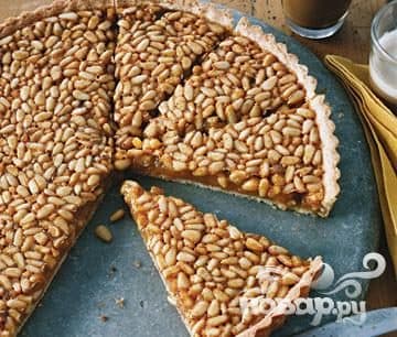 Honey and pine nut cake