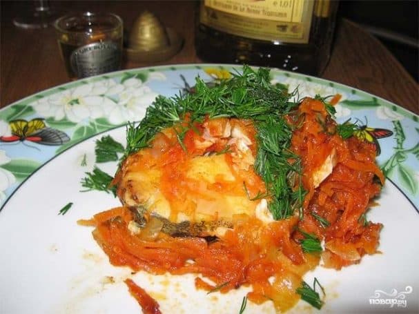 Cod with carrots and onions