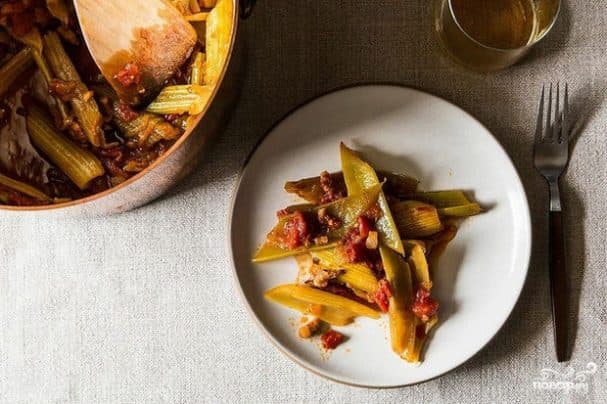 Тушкований селерій з овочами