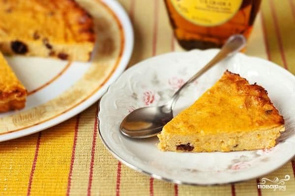 Cottage cheese casserole with dried apricots
