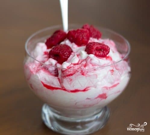 Cottage cheese and berry dessert