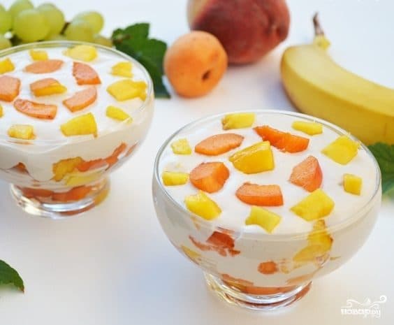 Cottage cheese dessert with fruits