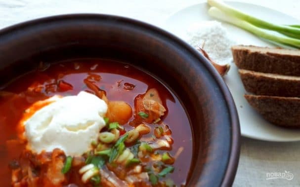 Ukrainian borscht with mushrooms
