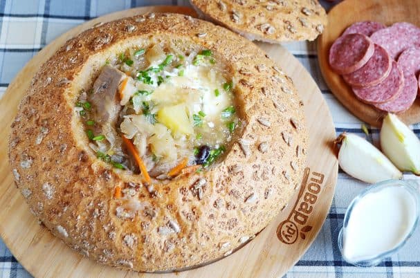 Ukrainian borscht in bread