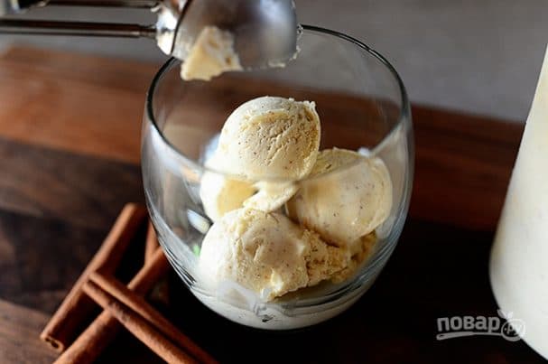 Ванільне морозиво з корицею
